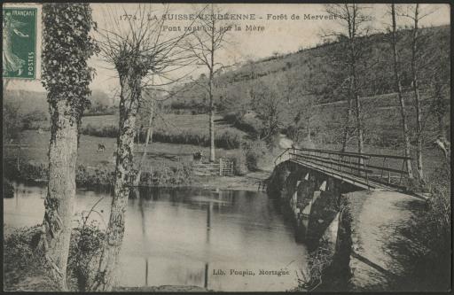 Dans la forêt de Mervent : le pont rustique sur la Mère (vue 1) et le restaurant de Pierre-Brune (vue 2).